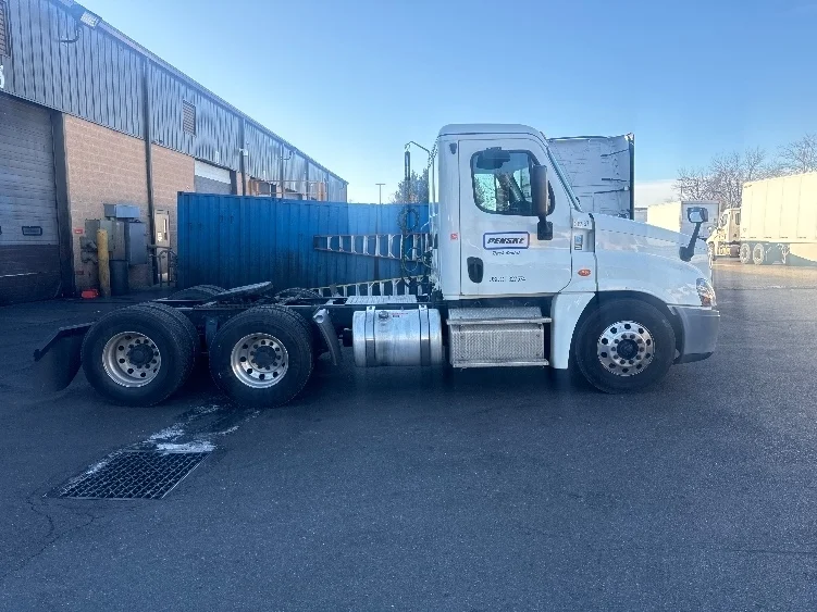 2019 Freightliner Cascadia in Capitol Heights, MD — photo 8