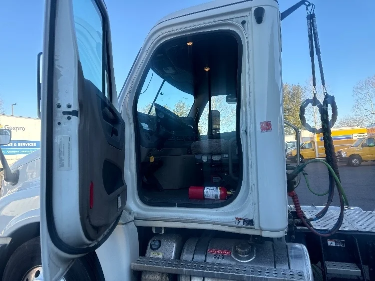 2019 Freightliner Cascadia in Capitol Heights, MD — photo 9