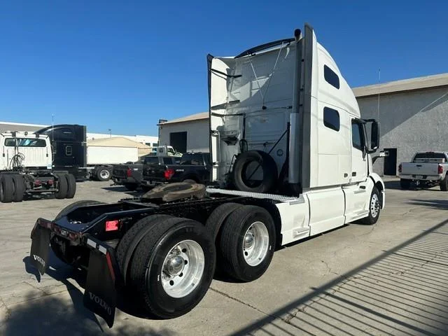 2023 Volvo VNL 760 — photo 2
