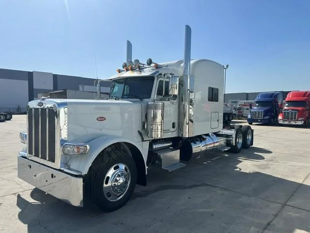 2023 Peterbilt 389 - image 5