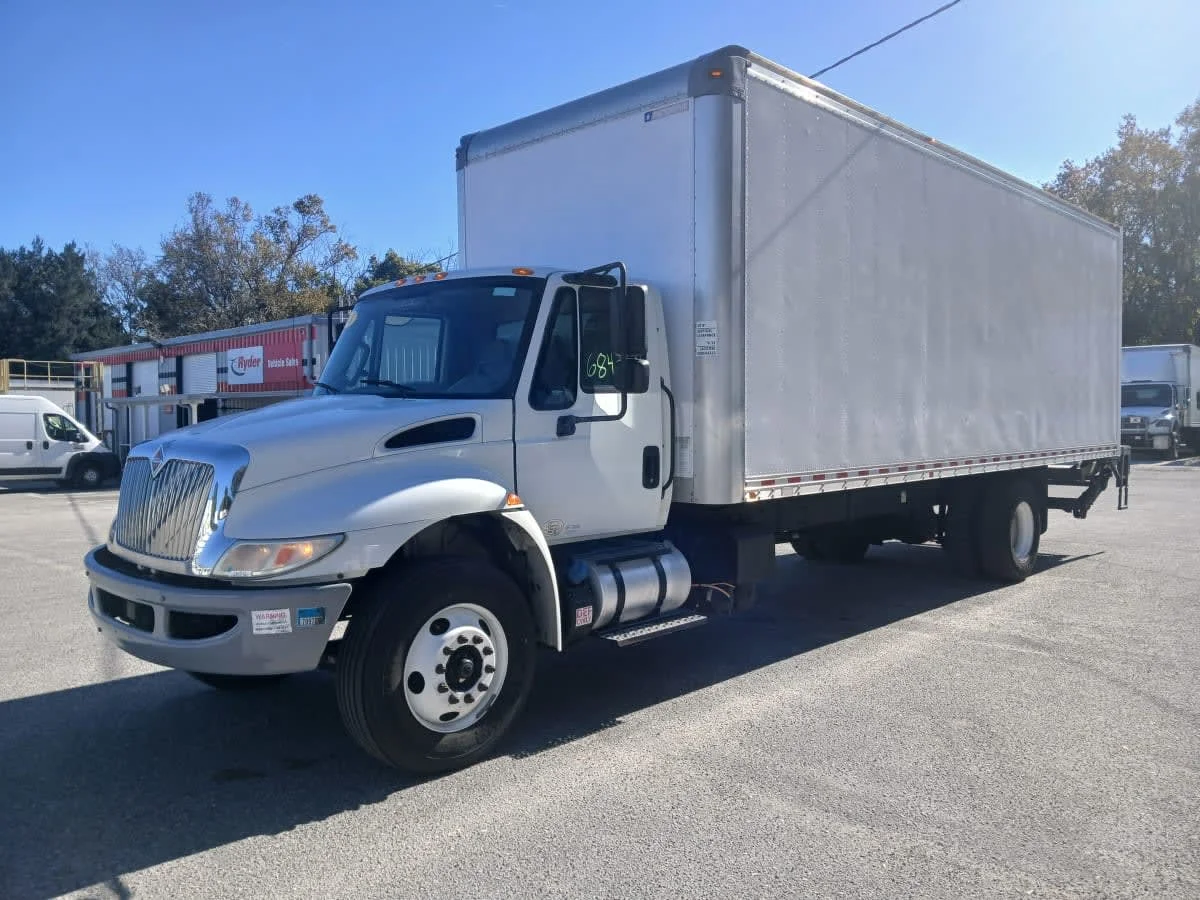 2018 International 4300 in Jacksonville, FL — photo 2