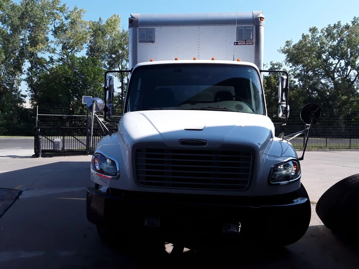 2019 Freightliner M2 106 in Kansas City, MO — photo 2