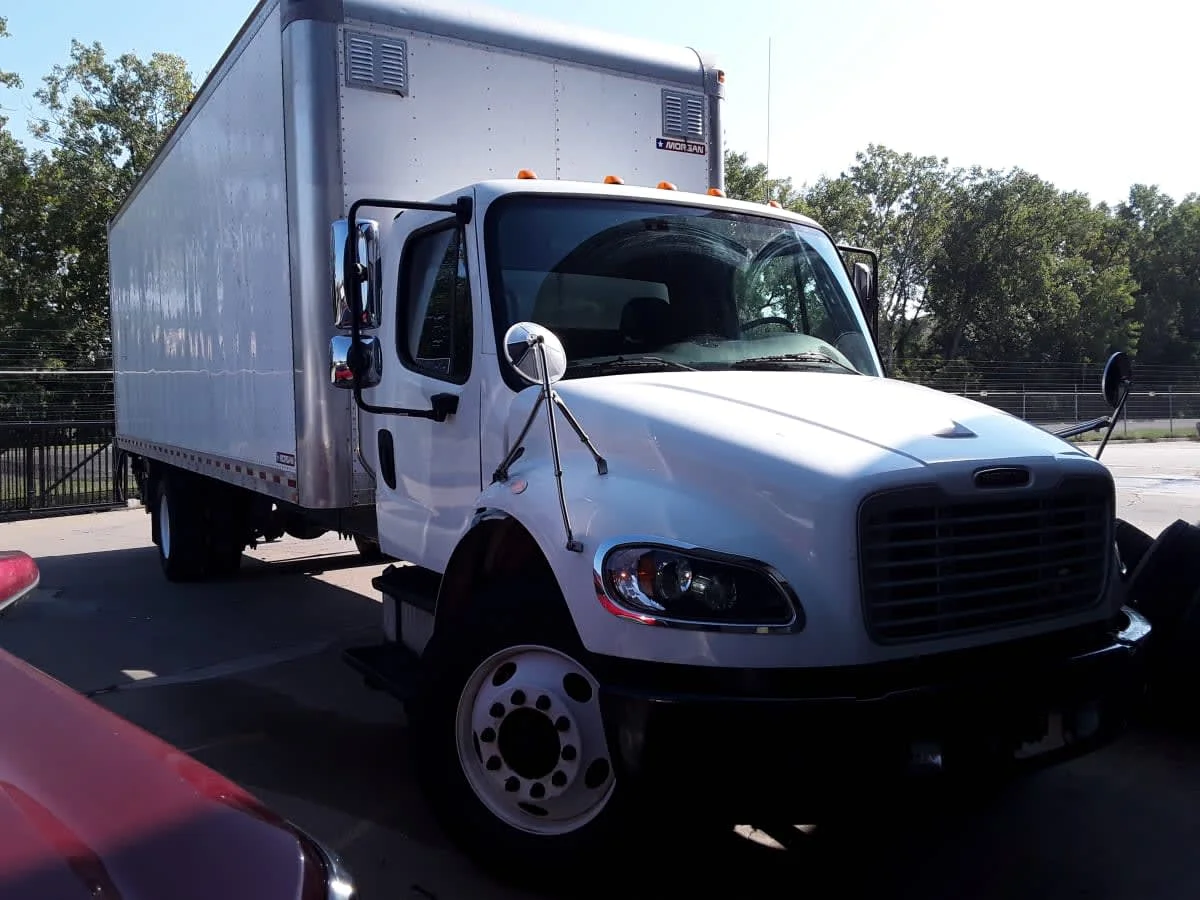 2019 Freightliner M2 106 in Kansas City, MO — photo 3