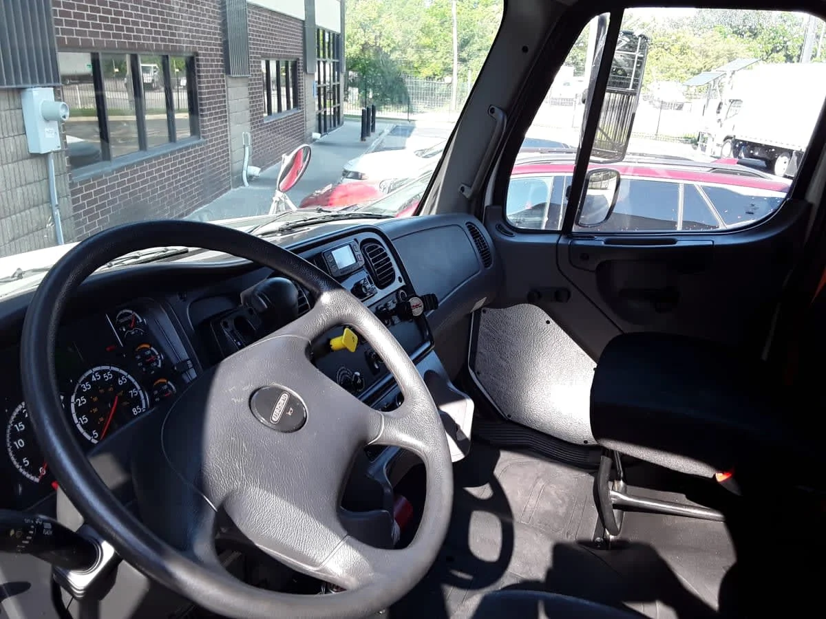 2019 Freightliner M2 106 in Kansas City, MO — photo 7