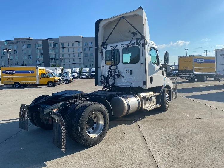 2020 Freightliner Cascadia in Knoxville, TN — photo 7