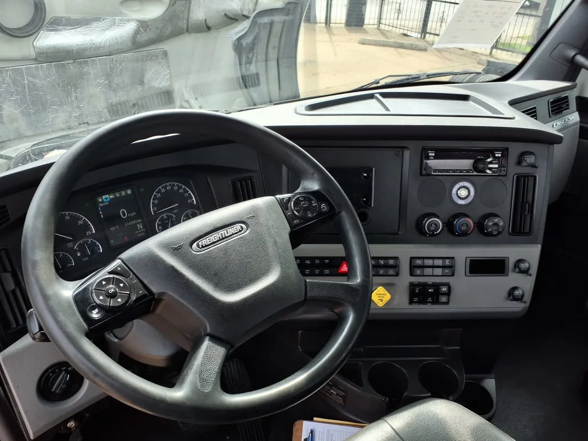 2021 Freightliner Cascadia - image 7