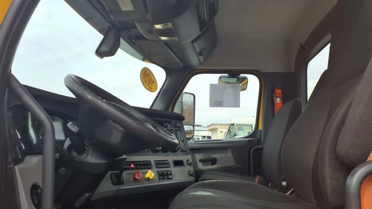 2020 Freightliner Cascadia - image 7