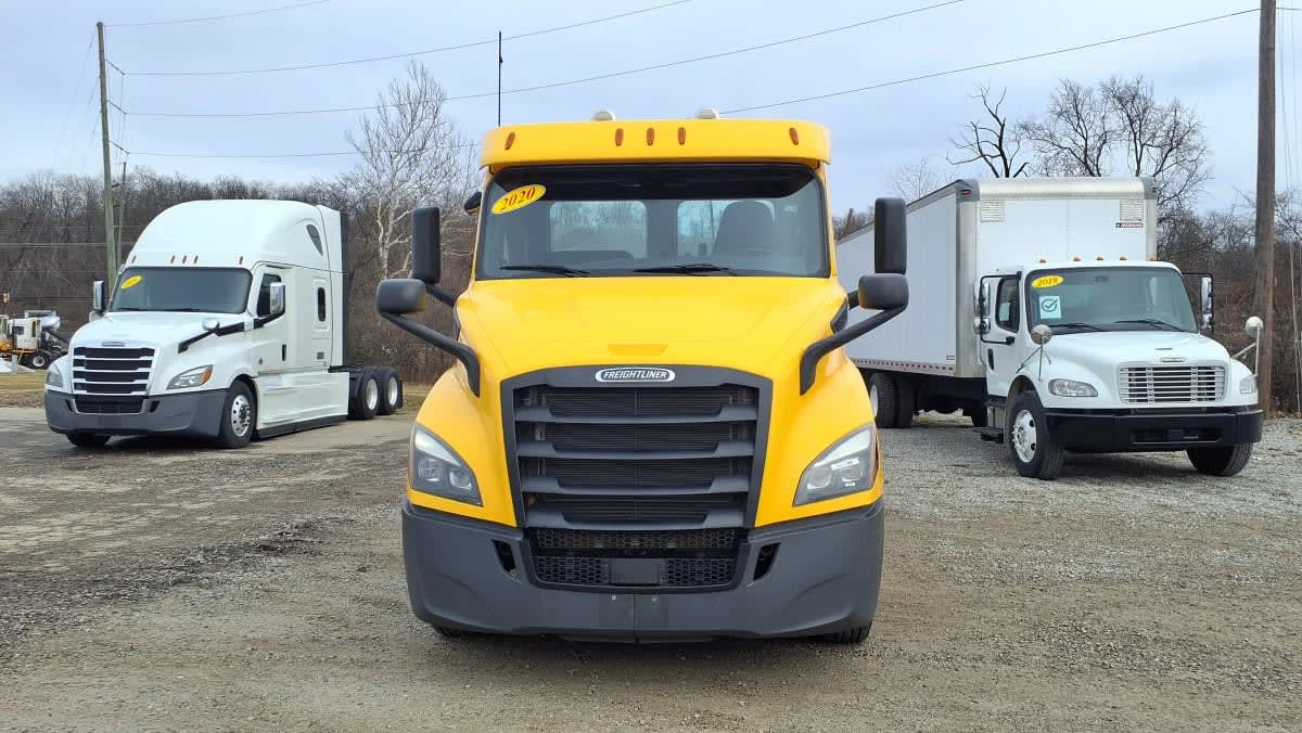 2020 Freightliner Cascadia - image 2