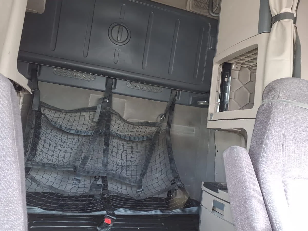 2018 Freightliner Cascadia - image 8