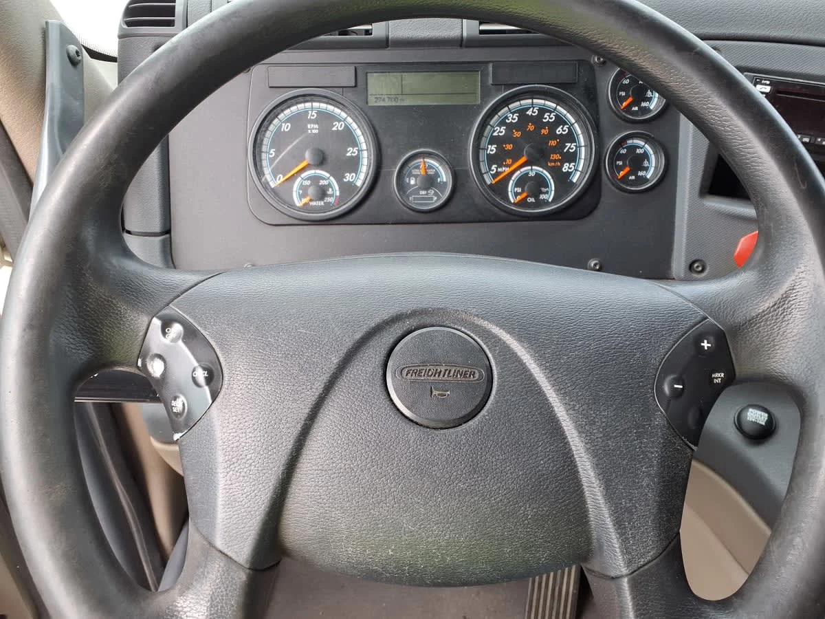 2018 Freightliner Cascadia - image 11