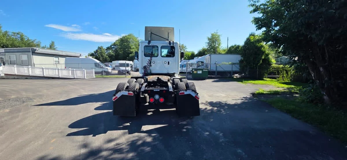 2020 Freightliner Cascadia in Bensalem, PA — photo 5