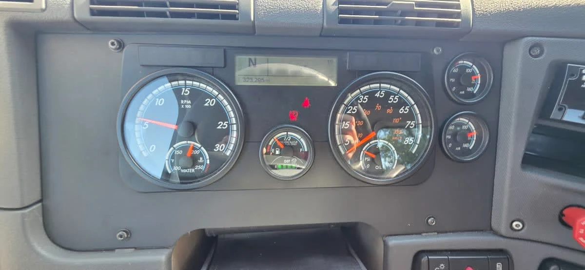 2020 Freightliner Cascadia in Bensalem, PA — photo 11