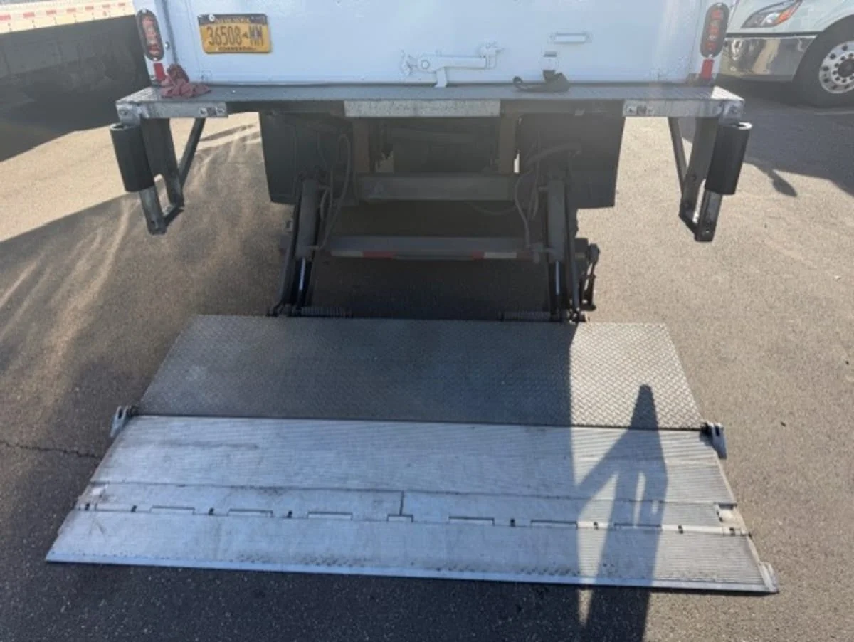 2019 Isuzu NQR - image 10