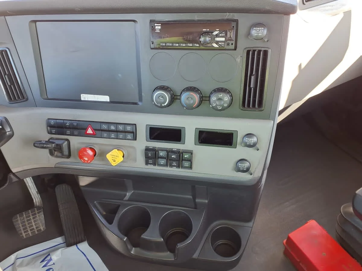2020 Freightliner Cascadia in Charlotte, NC — photo 11
