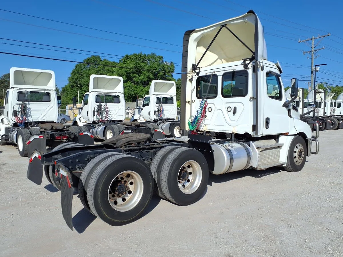 2020 Freightliner Cascadia in Charlotte, NC — photo 4