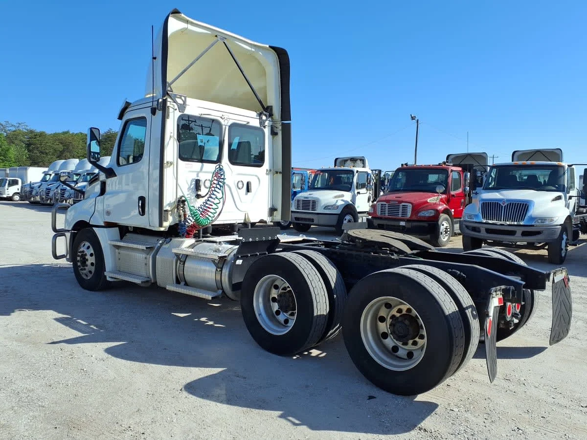 2020 Freightliner Cascadia in Charlotte, NC — photo 6