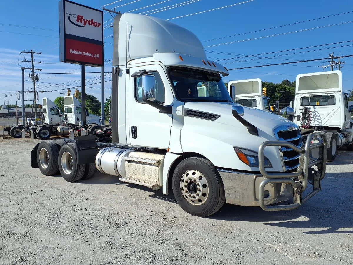 2020 Freightliner Cascadia in Charlotte, NC — photo 3