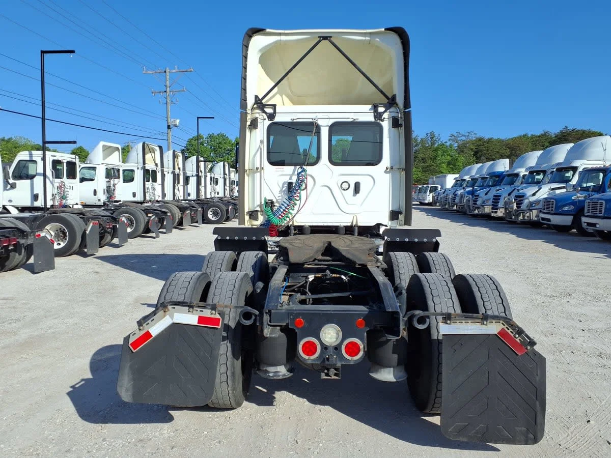 2020 Freightliner Cascadia in Charlotte, NC — photo 5