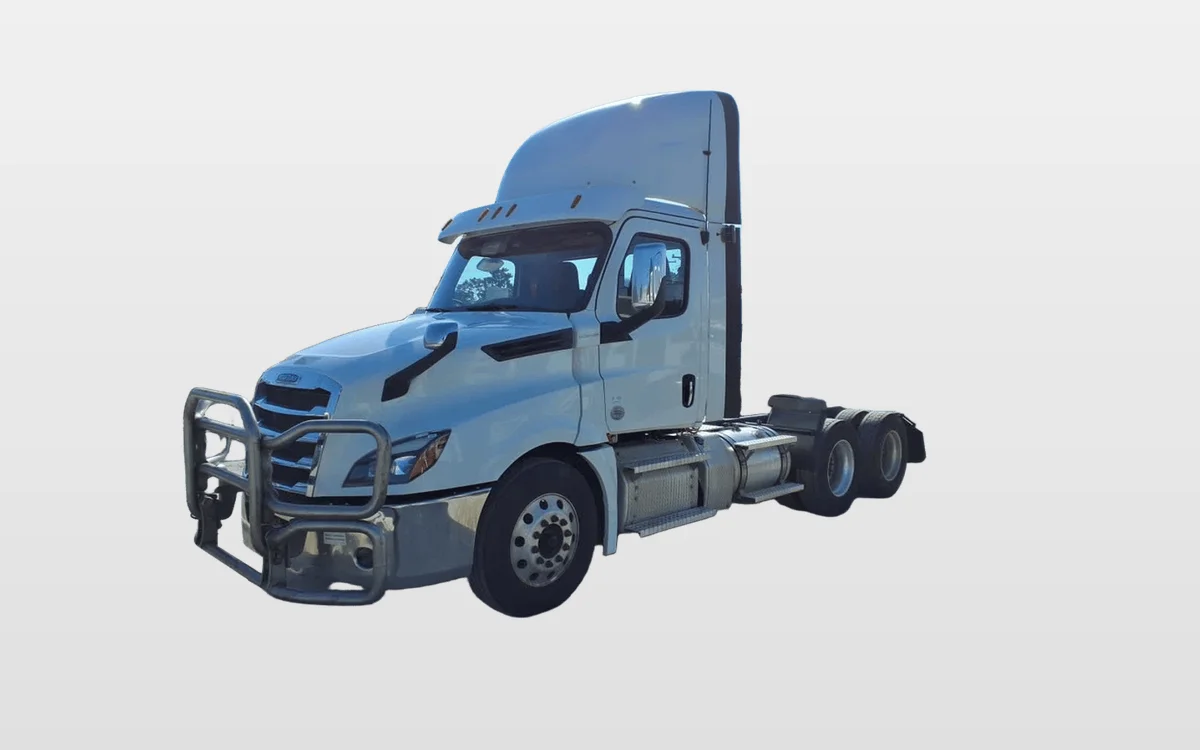 2020 Freightliner Cascadia - image 1