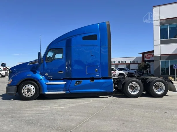 2022 Kenworth T680 in Salt Lake City, UT — photo 2