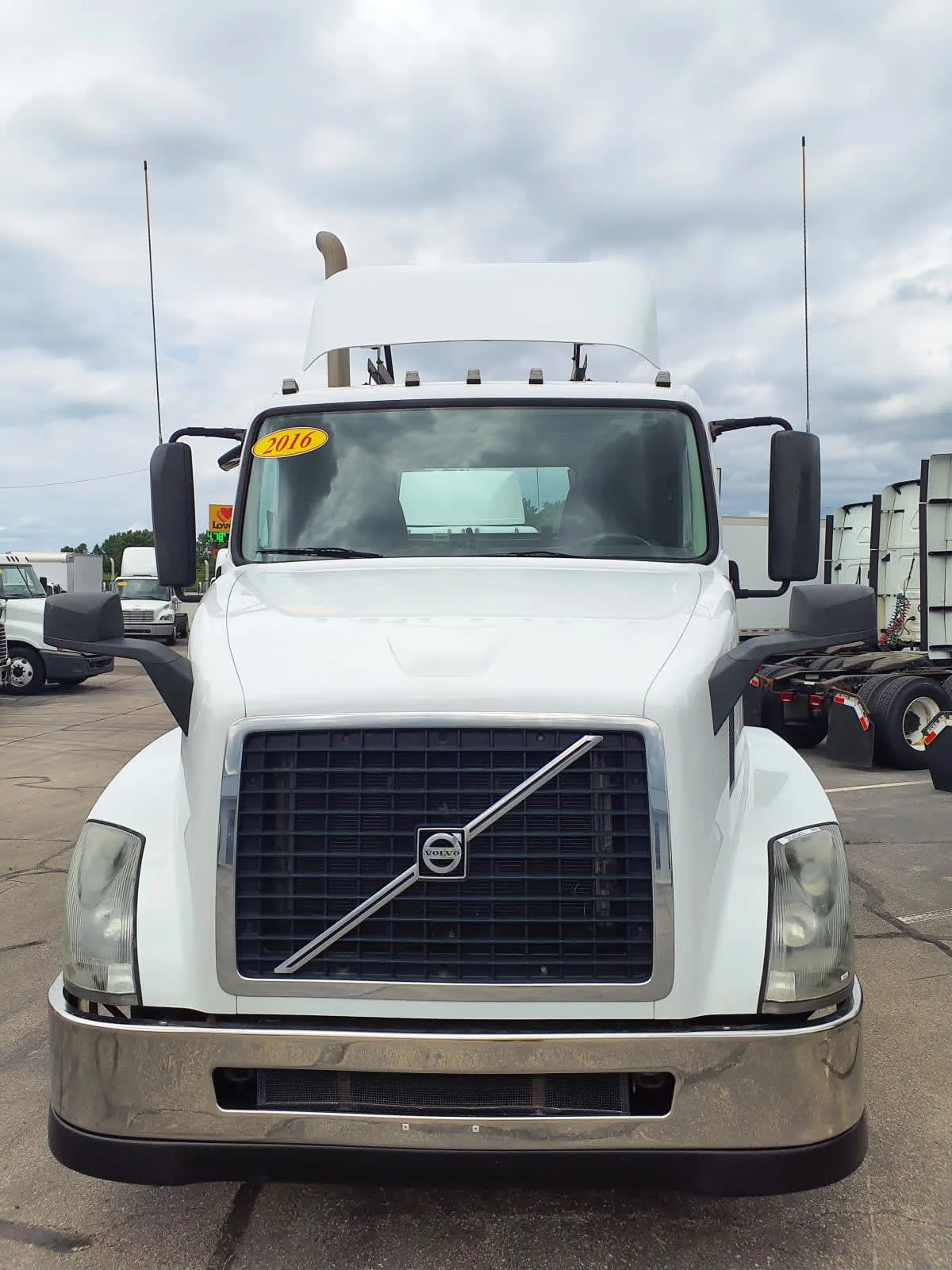 2016 Volvo VNL 860 in Oak Creek, WI — photo 2