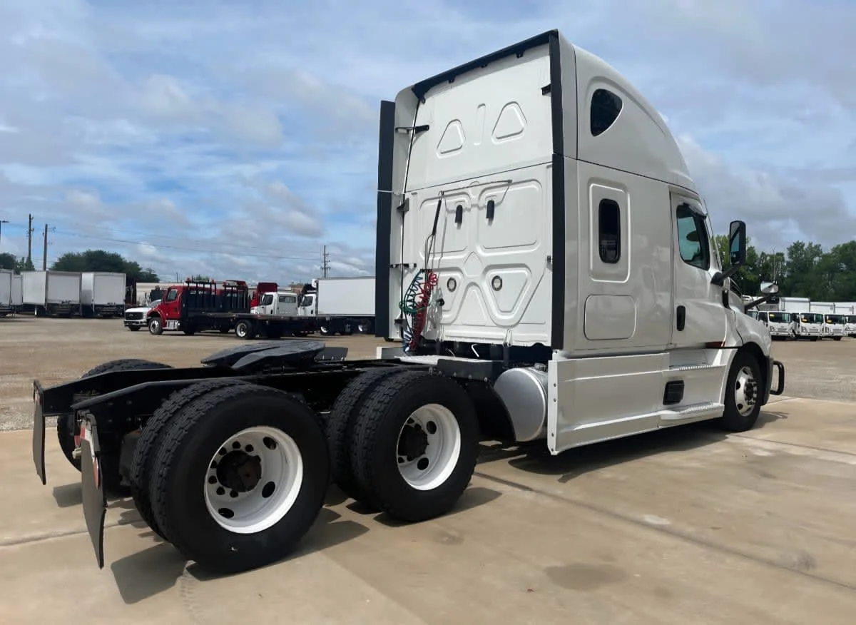 2021 Freightliner Cascadia in Greensboro, NC — photo 4