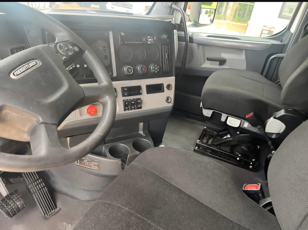 2021 Freightliner Cascadia in Greensboro, NC — photo 7