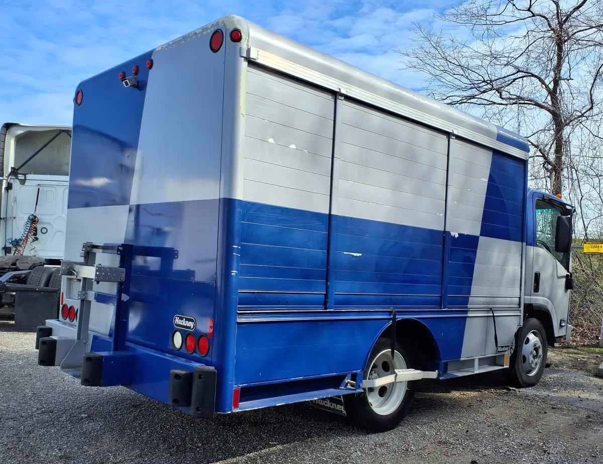 2016 Isuzu NQR - image 4