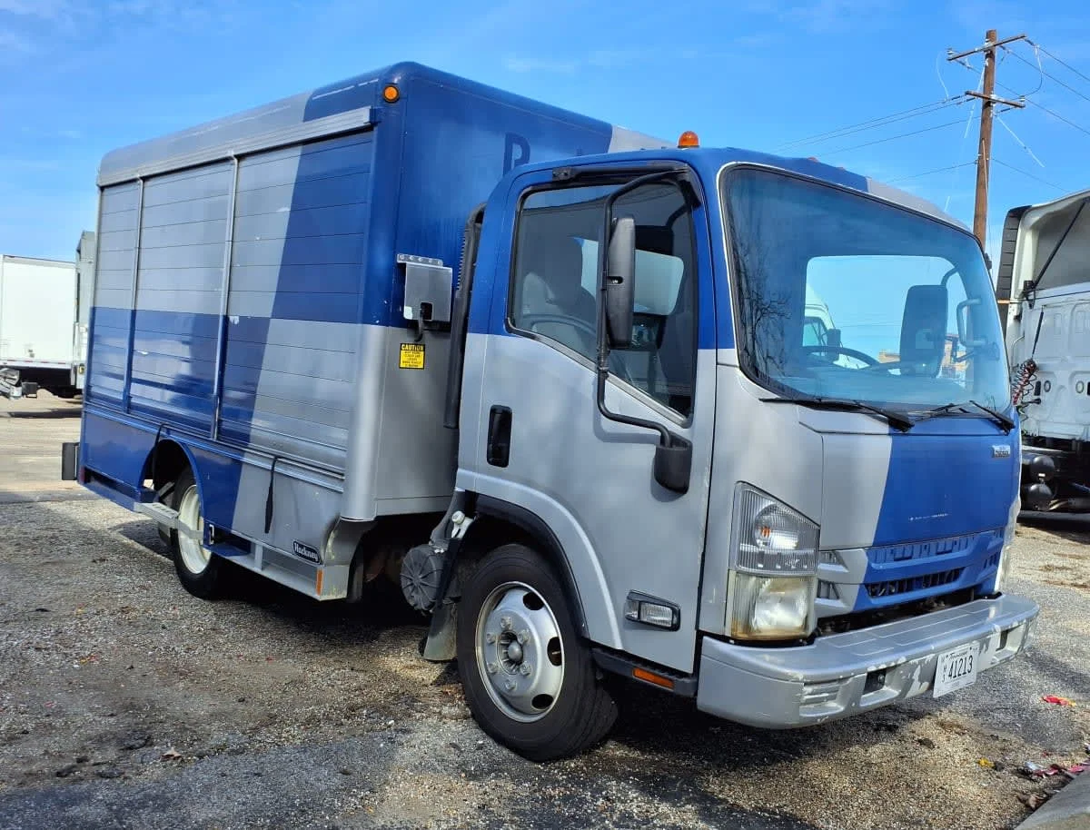 2016 Isuzu NQR in Memphis, TN — photo 3