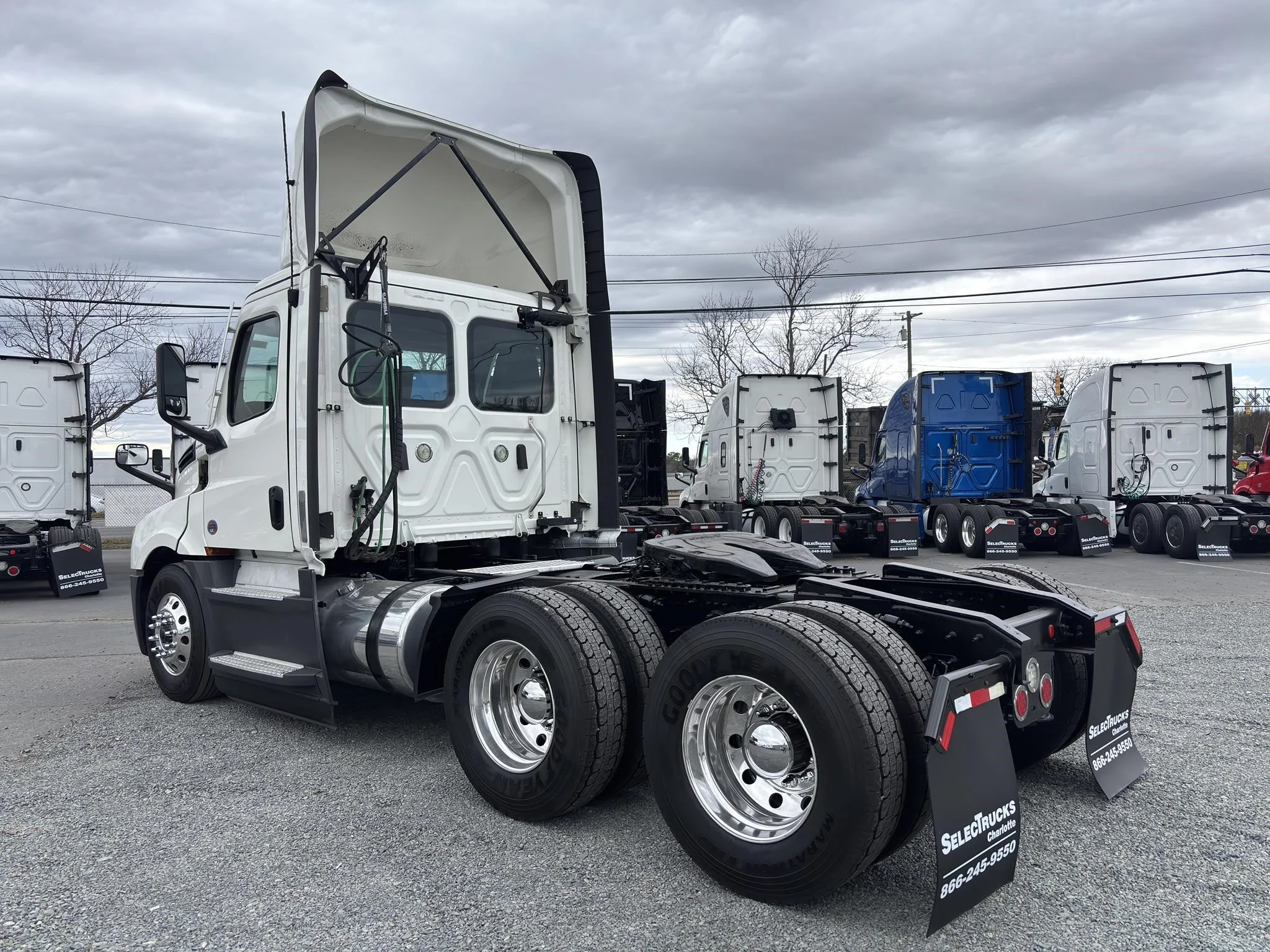 2021 Freightliner Cascadia in Charlotte, NC — photo 8