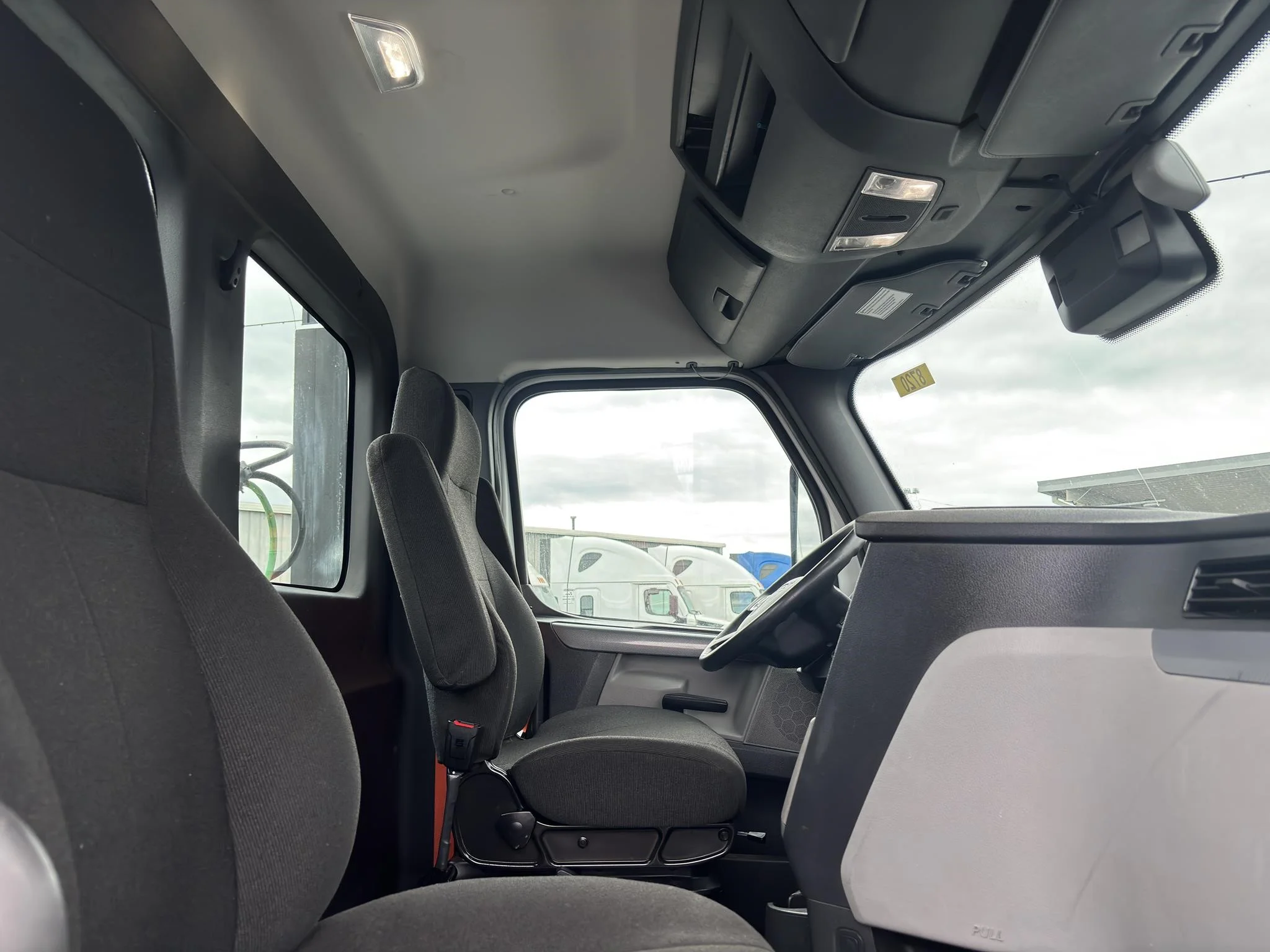 2021 Freightliner Cascadia in Charlotte, NC — photo 12