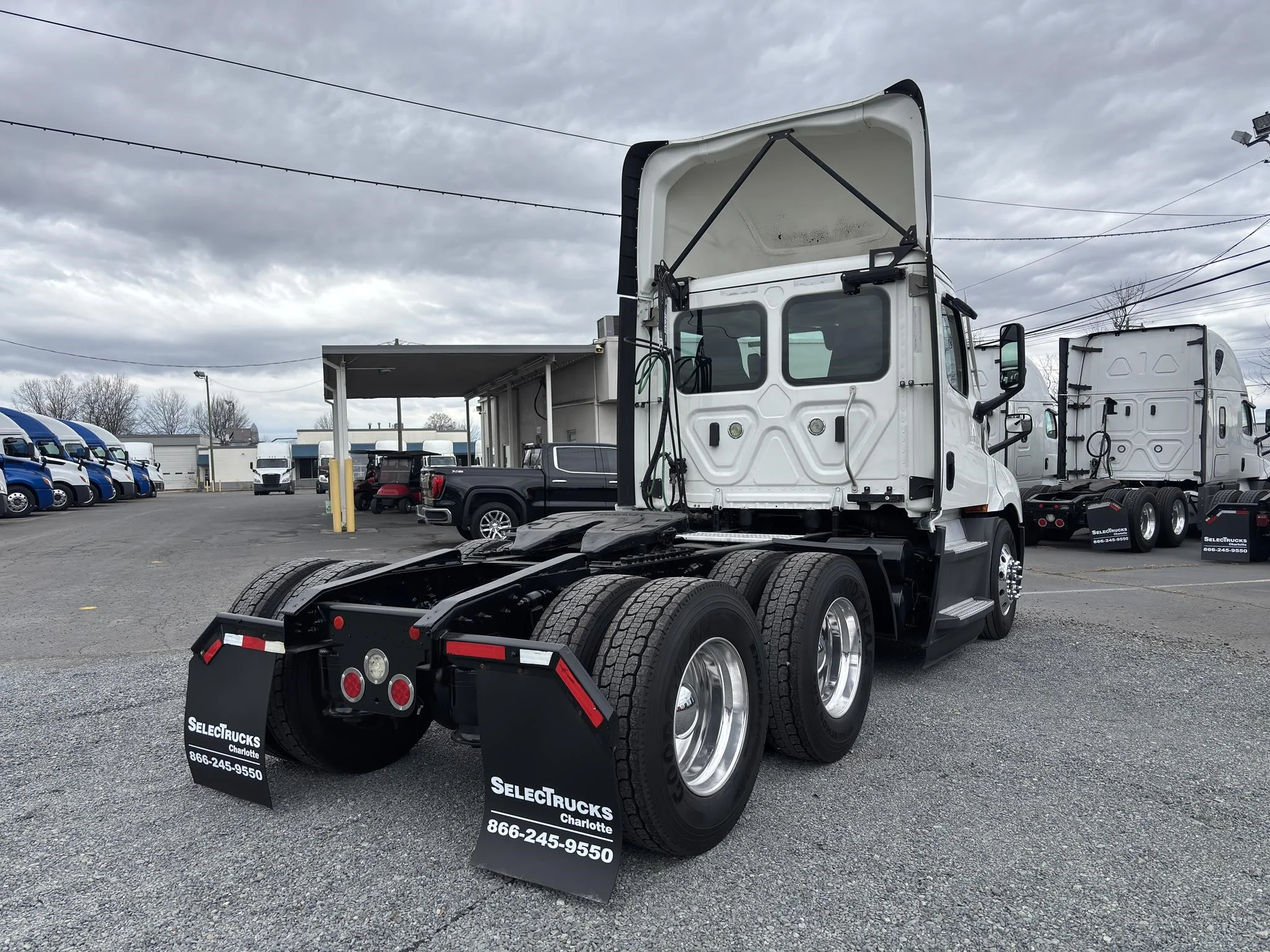 2021 Freightliner Cascadia in Charlotte, NC — photo 6