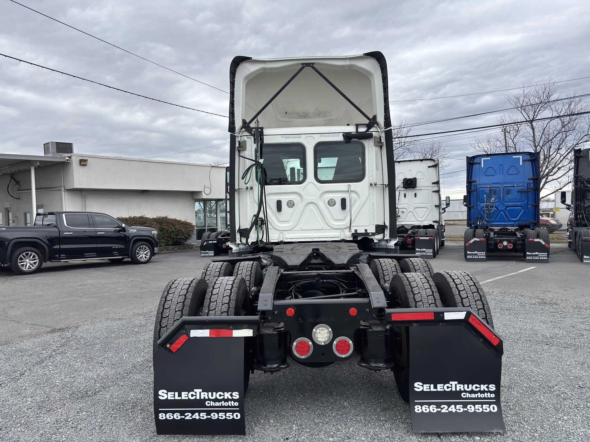 2021 Freightliner Cascadia in Charlotte, NC — photo 7