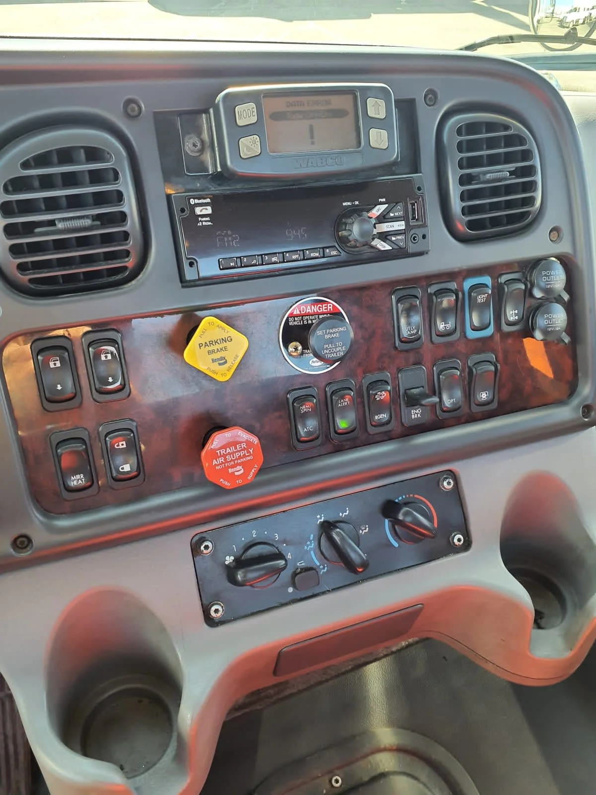 2022 Freightliner M2 106 - image 10