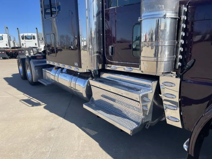 2024 Peterbilt 389 - image 5