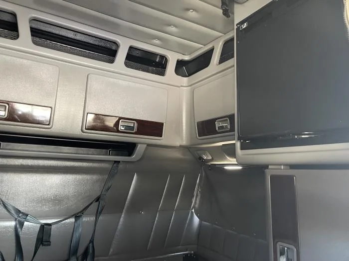 2024 Peterbilt 389 - image 25