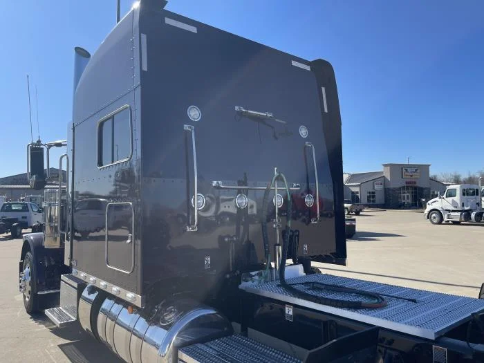 2024 Peterbilt 389 - image 14