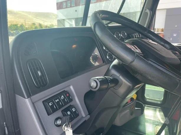 2024 Peterbilt 389 in Missoula, MT — photo 12