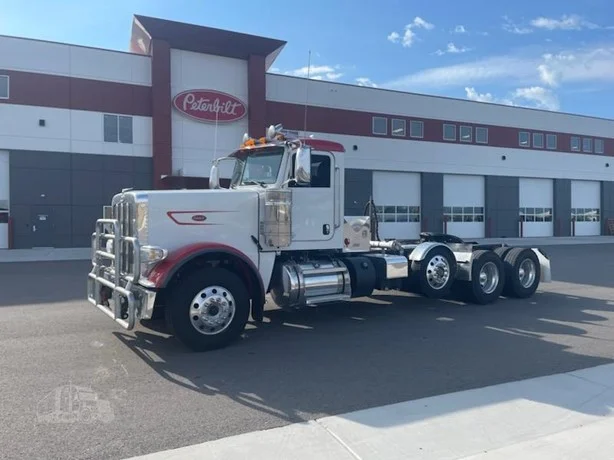 2024 Peterbilt 389