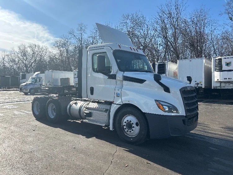 2021 Freightliner Cascadia in Louisville, KY