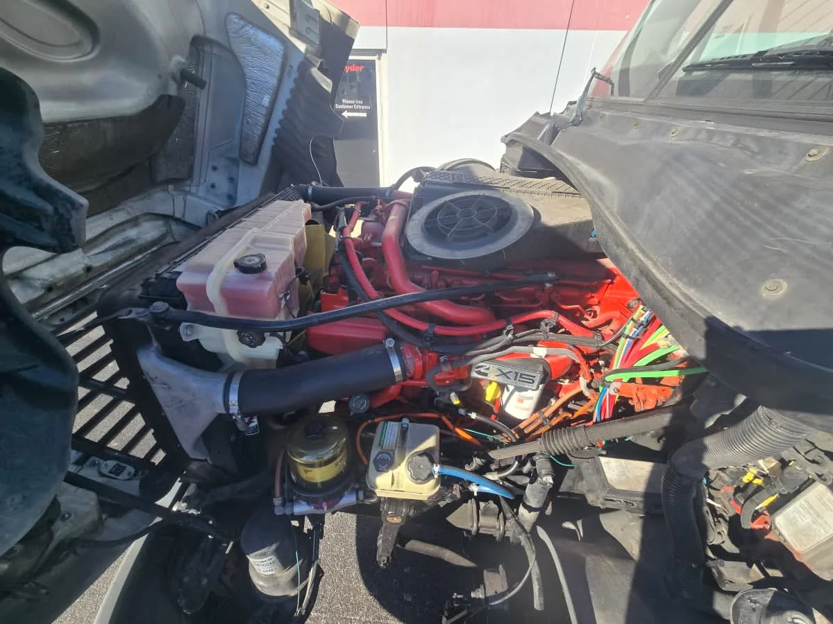 2019 Freightliner Cascadia - image 8