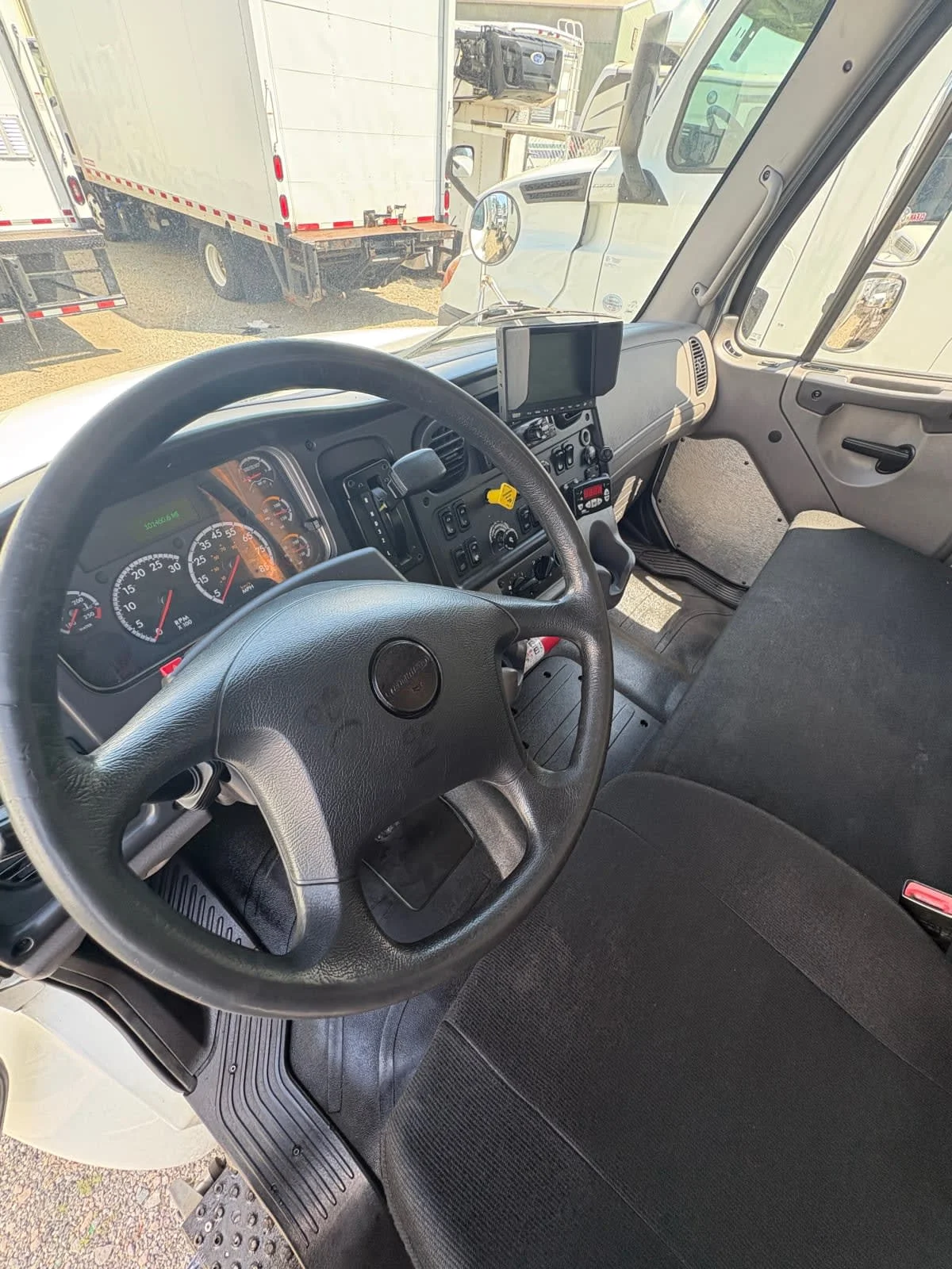 2018 Freightliner M2 106 in Ashland, VA — photo 8