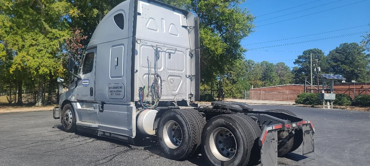 2021 Freightliner Cascadia - image 5