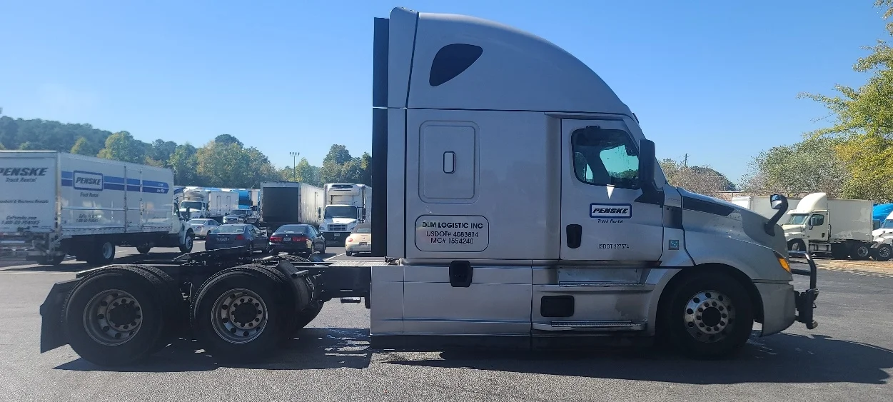 2021 Freightliner Cascadia - image 8