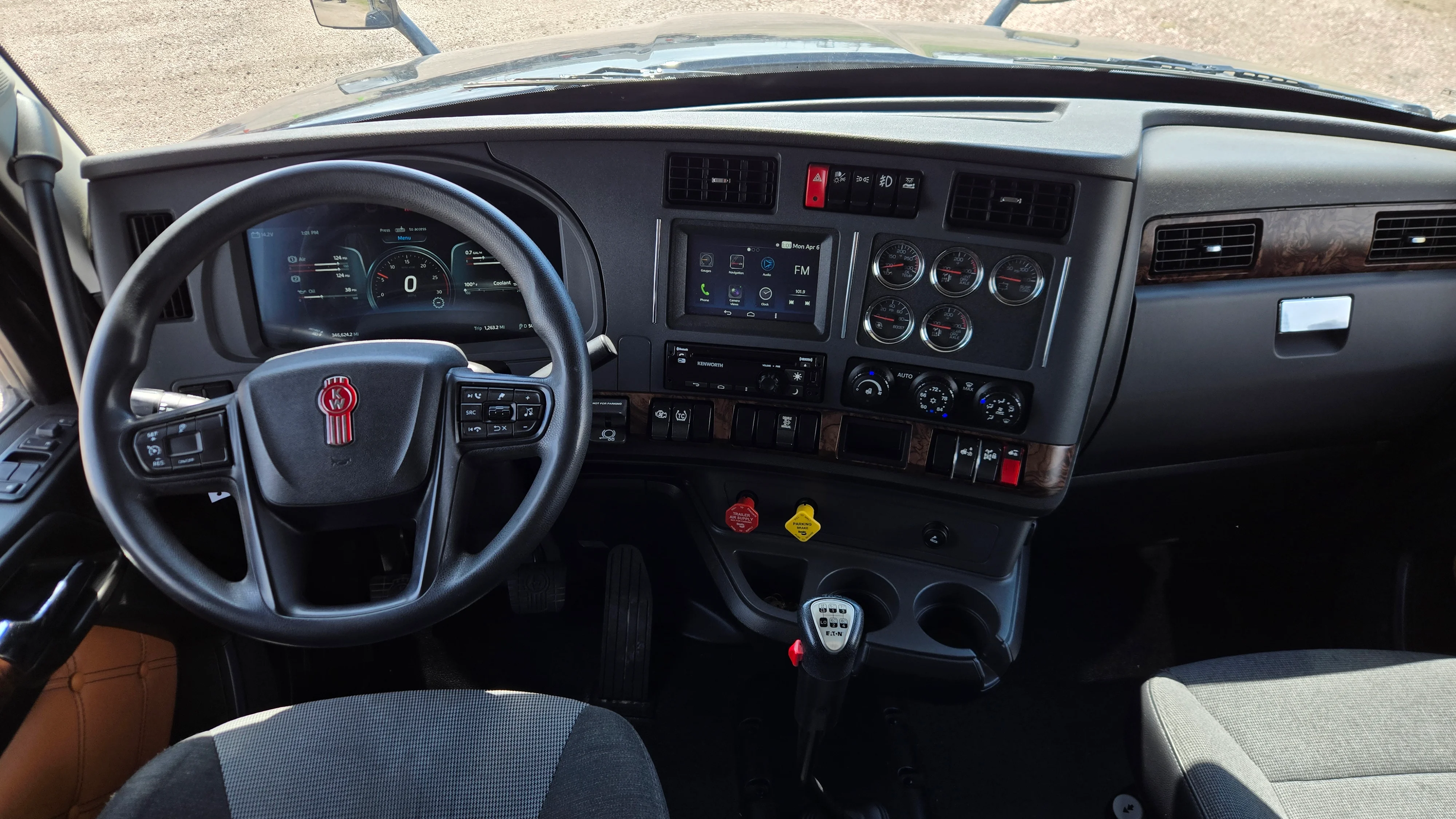 2023 Kenworth T880 - image 9