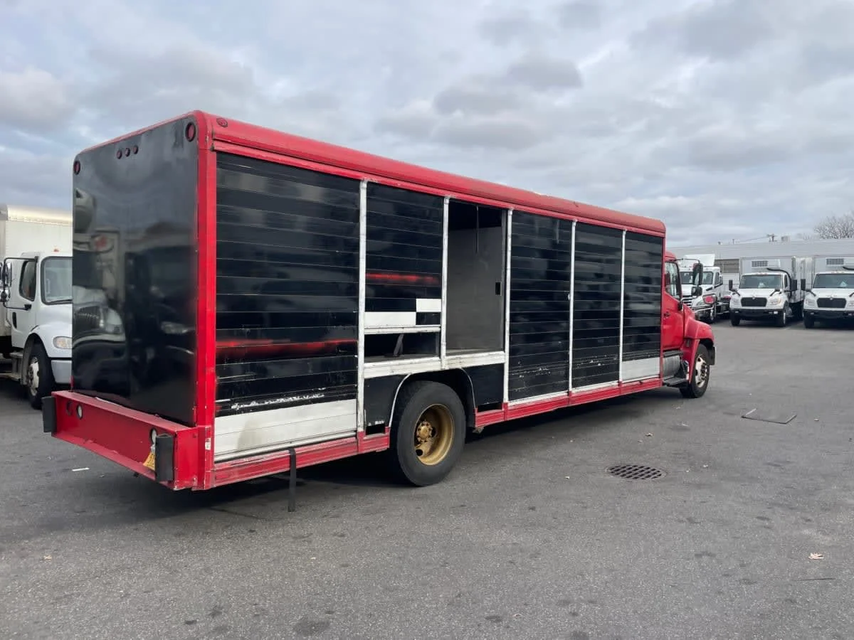 2015 Hino 338 in Farmingdale, NY — photo 4