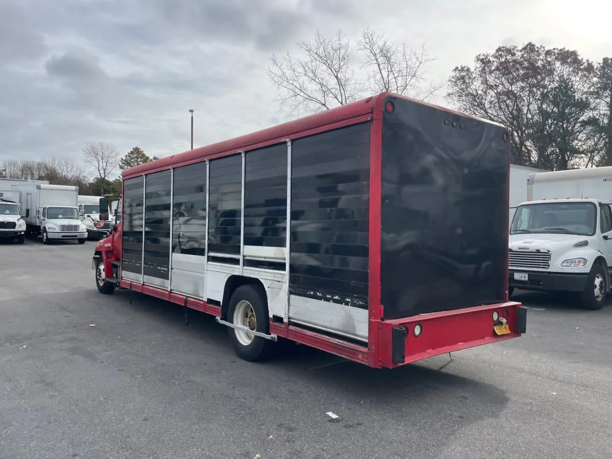 2015 Hino 338 - image 6