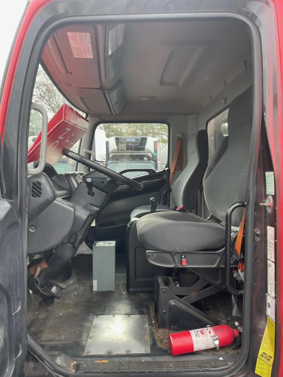 2015 Hino 338 in Farmingdale, NY — photo 7