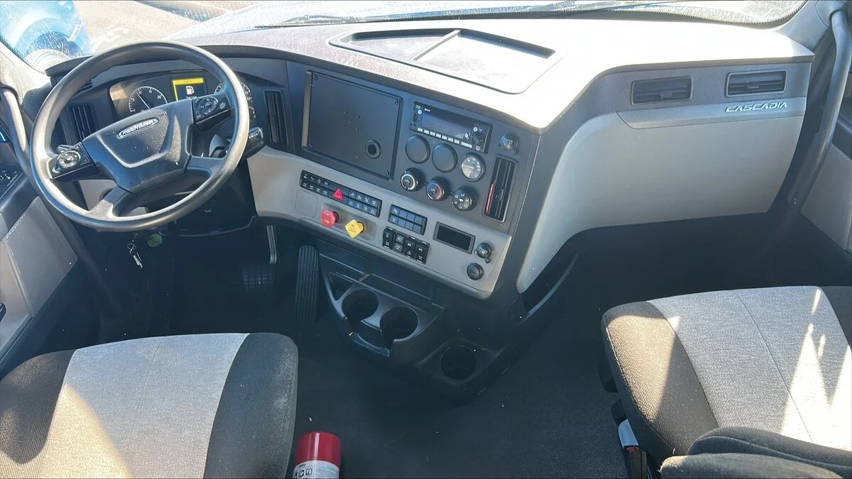 2022 Freightliner Cascadia — photo 4