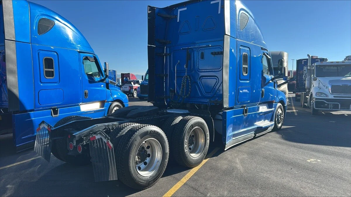2022 Freightliner Cascadia — photo 5
